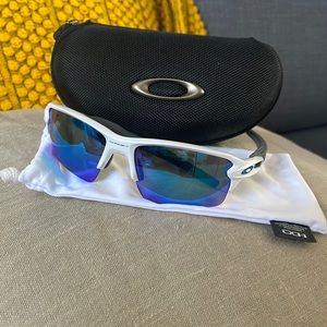 Like new Oakley Sunglasses , unisex